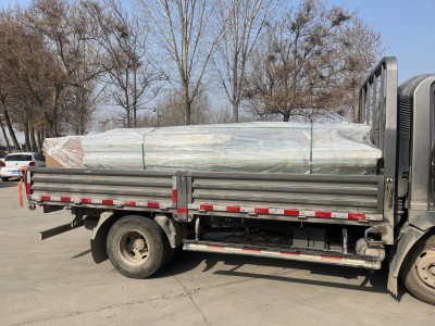 Заказдан 48 сәгатькә кадәр җибәрү: Клиентның ашыгыч суыткыч йөк машинасы тән панельләре соравына ...